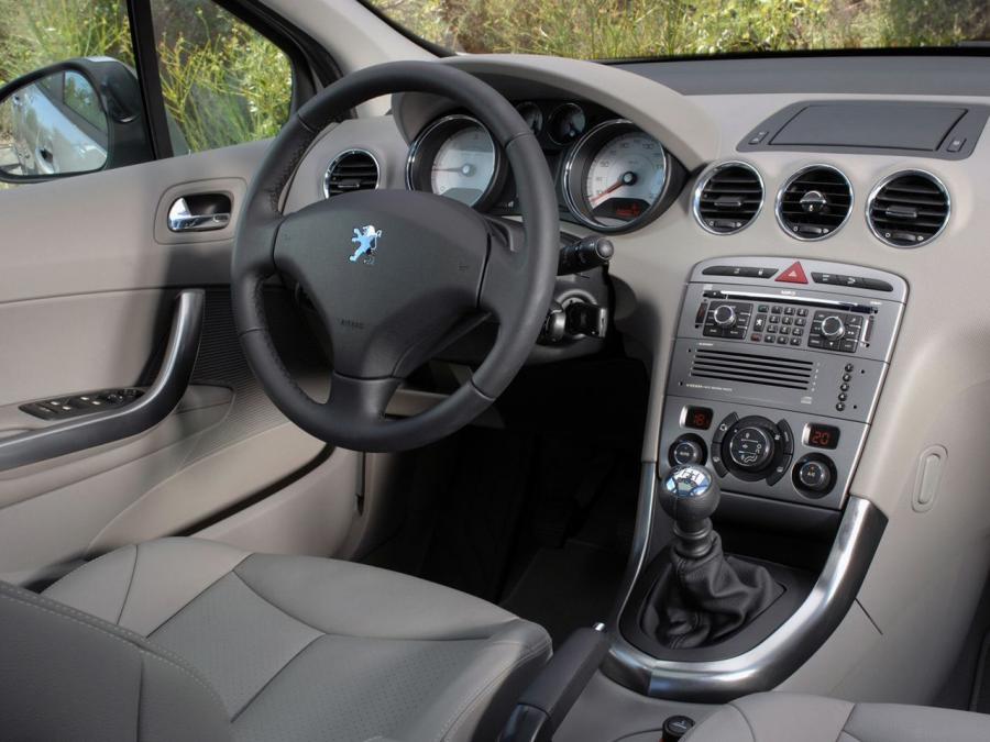  Peugeot 308 5-Door 2008 года  (фото 19 из 21)